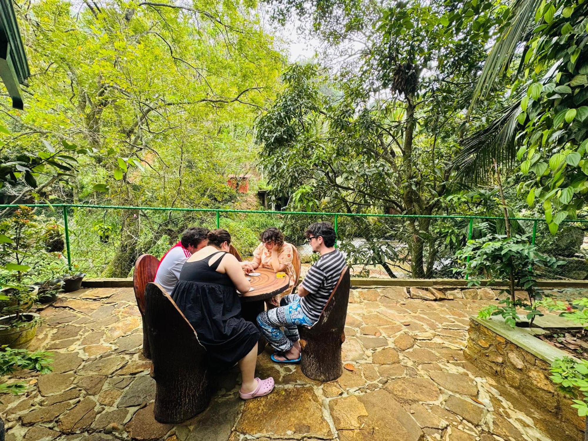 River Splendour Home Stay Элла Экстерьер фото